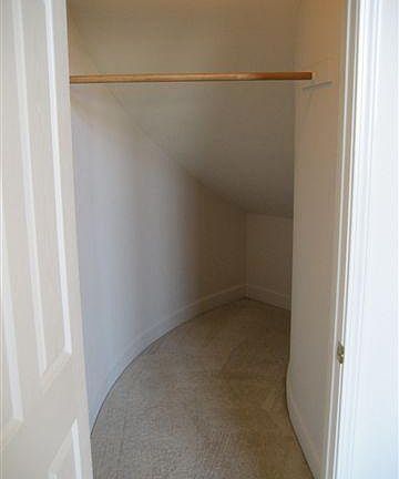 3rd image of 31 Cadman Ct