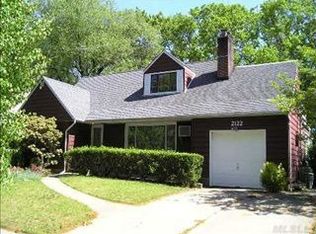 2122 Seneca Dr S, Merrick, NY 11566