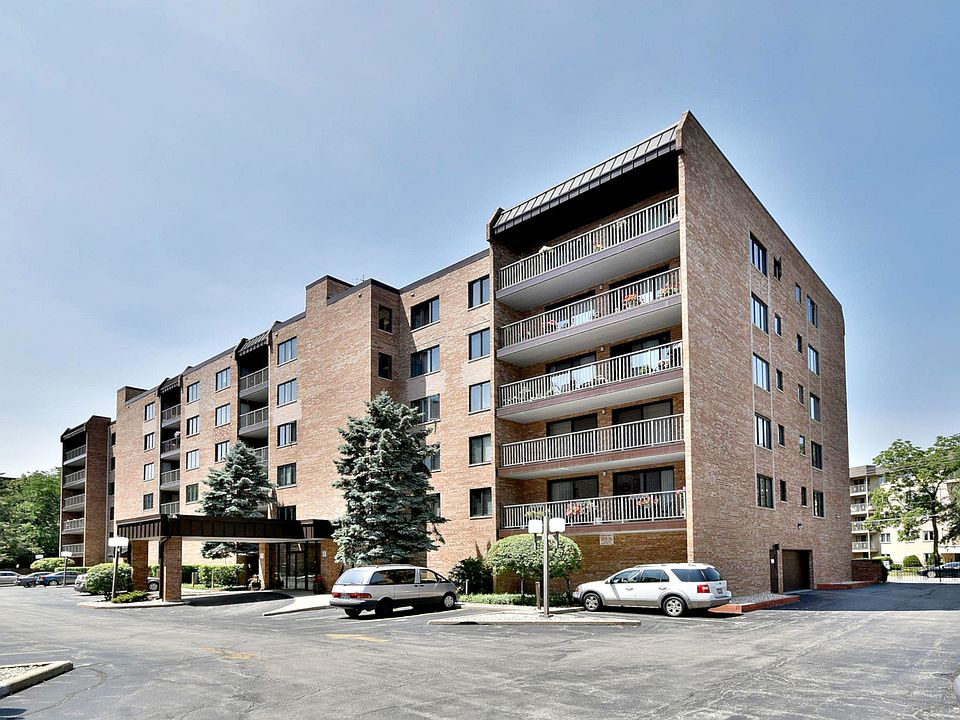 1st image of 901 Center St Unit 102