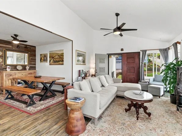 98-1022 Kupukupu Pl, Aiea, HI 96701