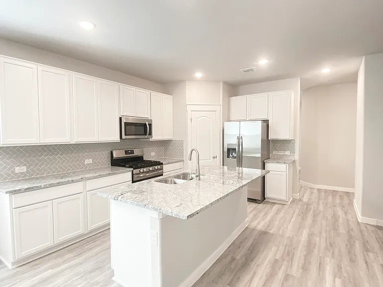 4011 Goldfinch Hvn — Photo 8