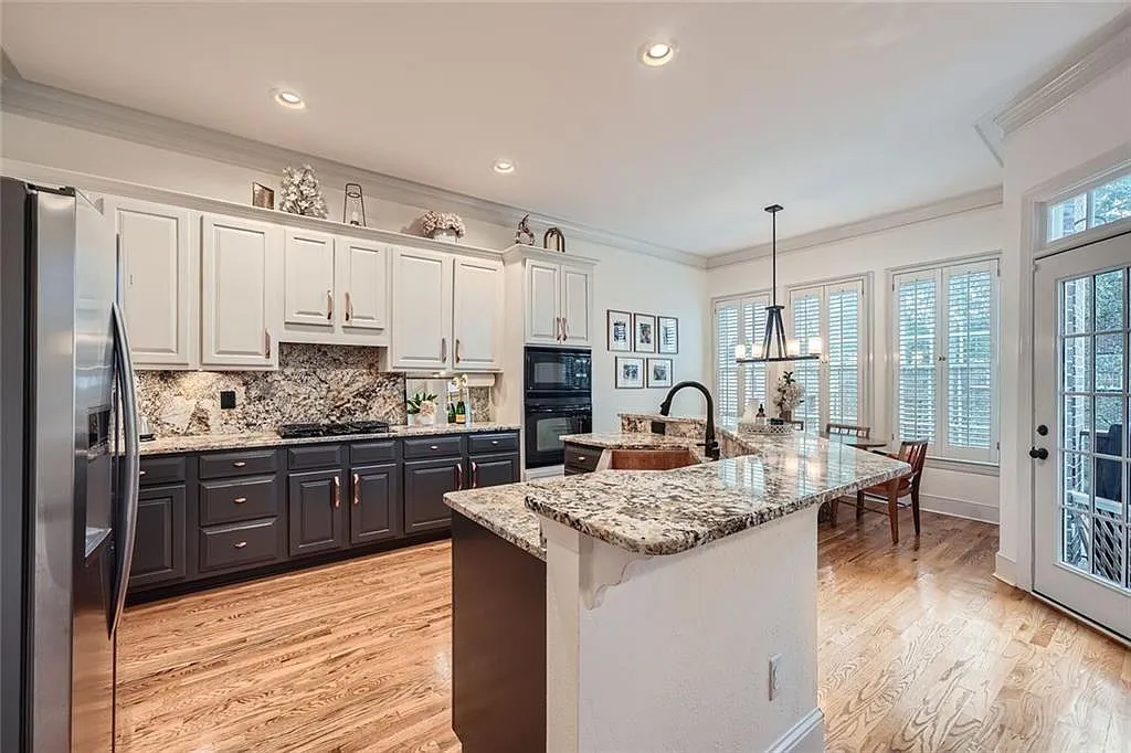 3 bed, 3.5 bath, 3180 sqft, $4,250 — Photo 1