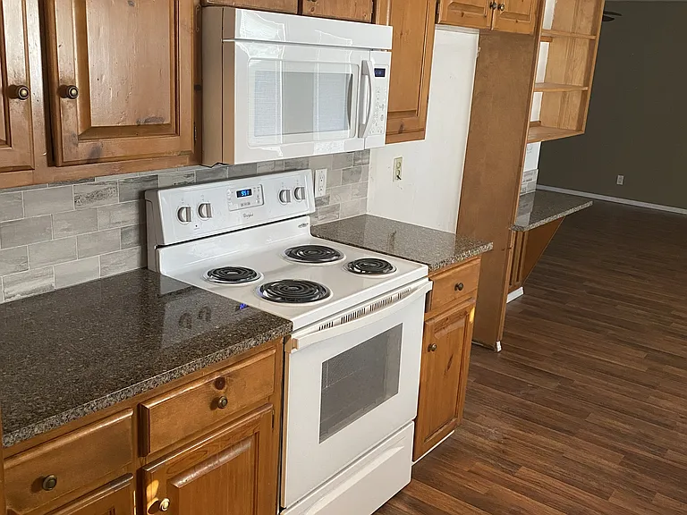 1023 E Dell Ave — Photo 4