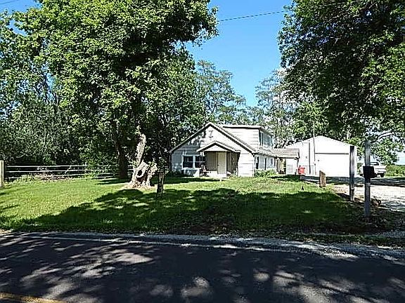 This farm house offers a 30 x 45 shop...has been used as a mechanic's shop...there is a surprise at the back of the shop....an apartment!  Rents for $650 per month.