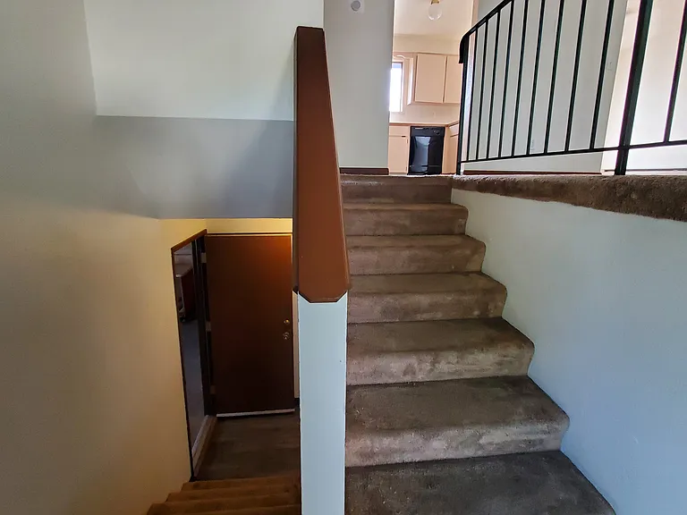 823 N Sargent Rd — Photo 5