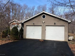 4 Perch Ln, Gouldsboro, PA