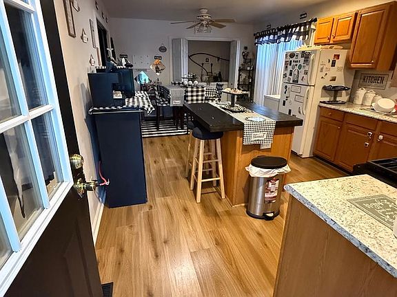 2nd image of 8706 Elm Rd