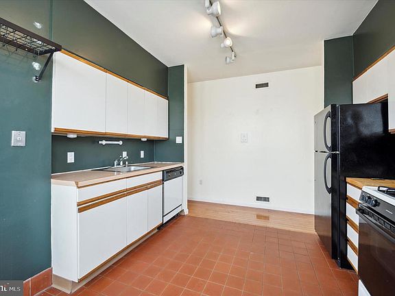 4th image of 1517 E Moyamensing Ave #2