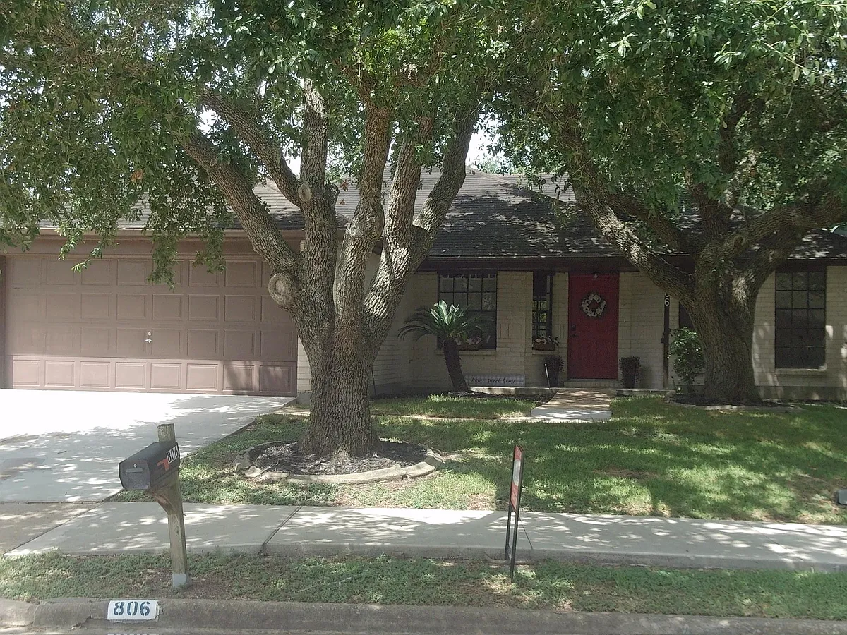 Building Photo - 806 Country Place Blvd