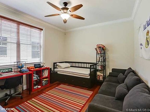 4th image of 463 Menendez Ave