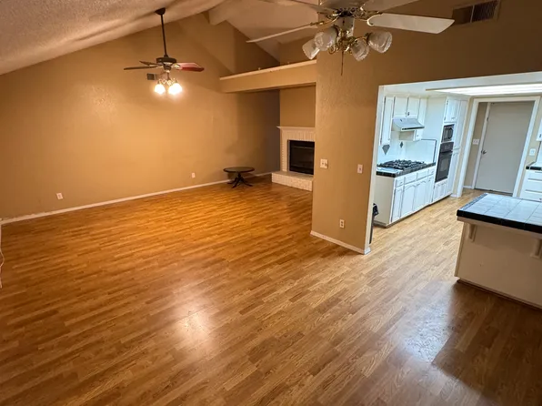 6220 N Gilroy Ave, Fresno, CA 93722