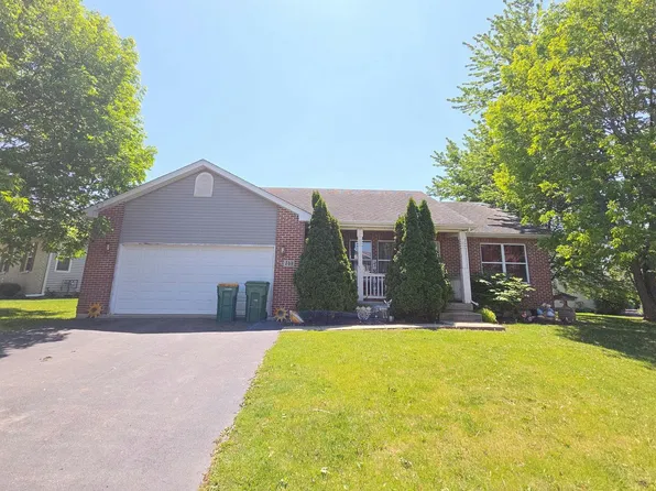 144 Ashwood Dr, Sycamore, IL 60178