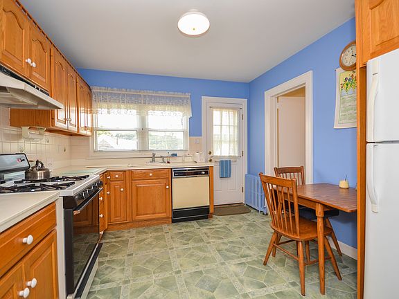4th image of 705 Midland Ave