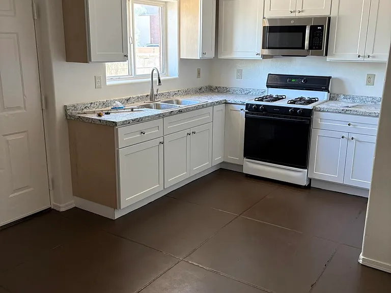 1036 N 13th Ave #A — Photo 9