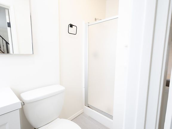 5th image of 7515 De Longpre Ave APT 10