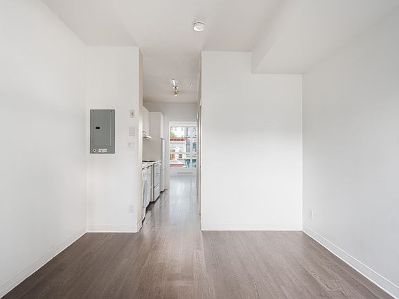 5th image of 138 Hastings St E #202