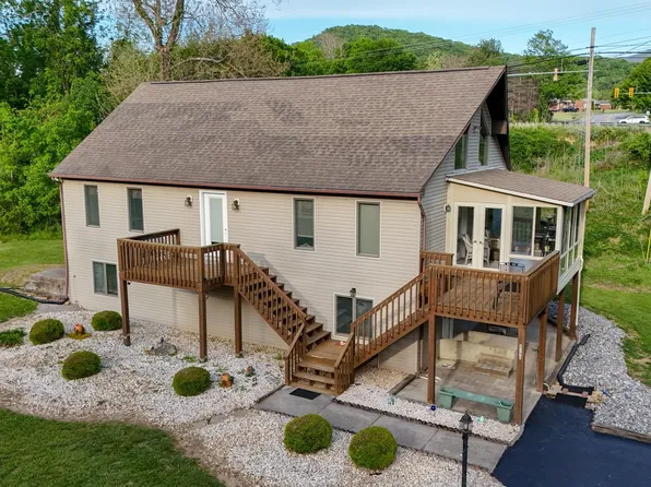 8796 Roanoke Rd, Elliston, VA 24087