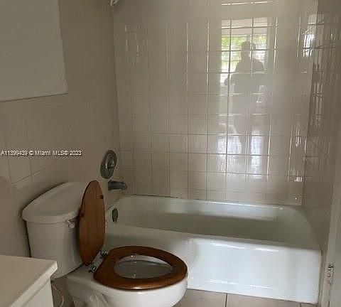 5th image of 2175 NE 170th St APT 210