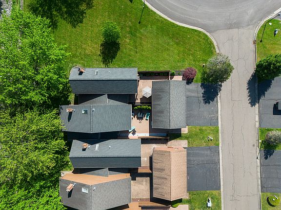 4th image of 104 Patio Dr