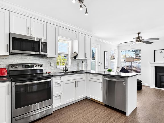 4th image of 22514 116th Ave #109