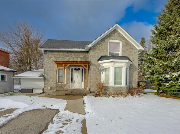 74 McNaughton St, Cambridge, ON N1R 1Z3