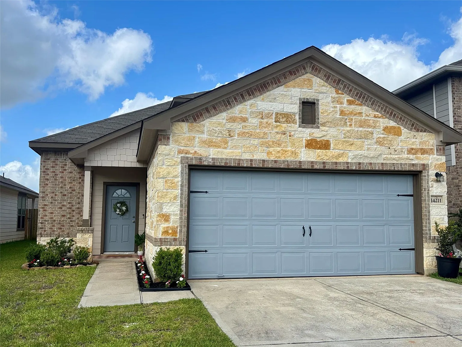 4 bed, 3.0 bath, 1928 sqft, $1,975 — Photo 1