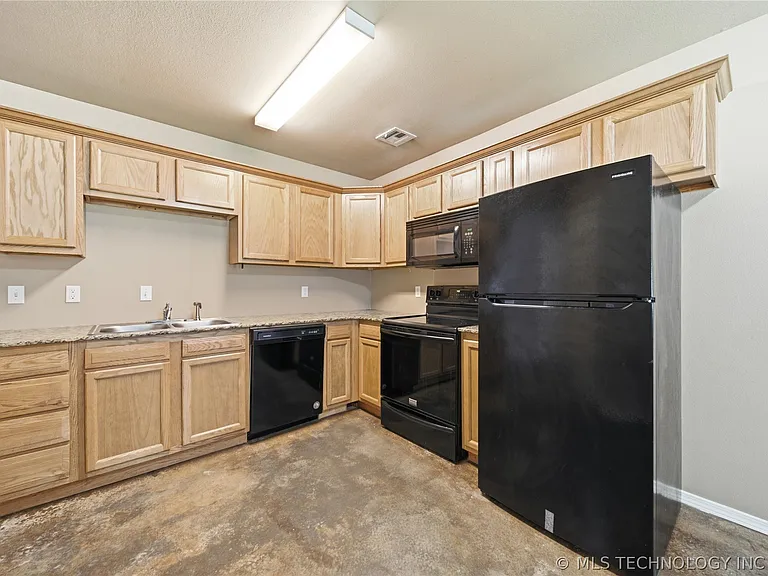 1411 W Haskell St — Photo 7