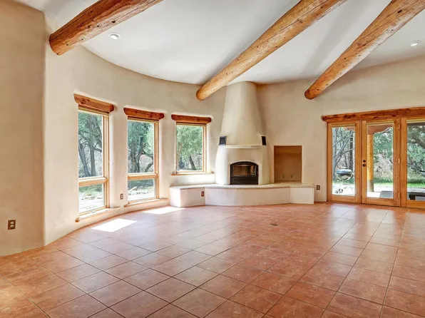 7 Farrell St, Ranchos De Taos, NM 87557