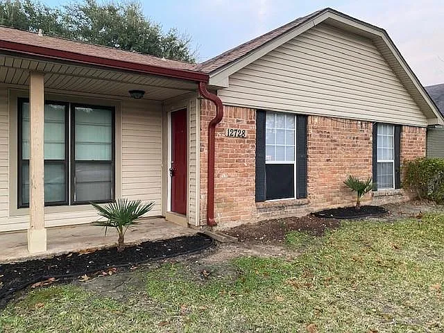 3 bed, 2.0 bath, 1248 sqft, $1,625 — Photo 1