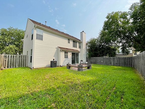 2nd image of 912 Summerfield Cres