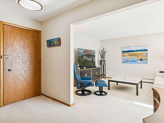4th image of 100 Imperial Dr W APT 404