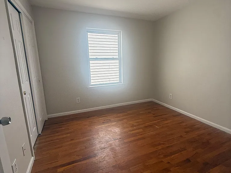 285 S 6th St #1F — Photo 17