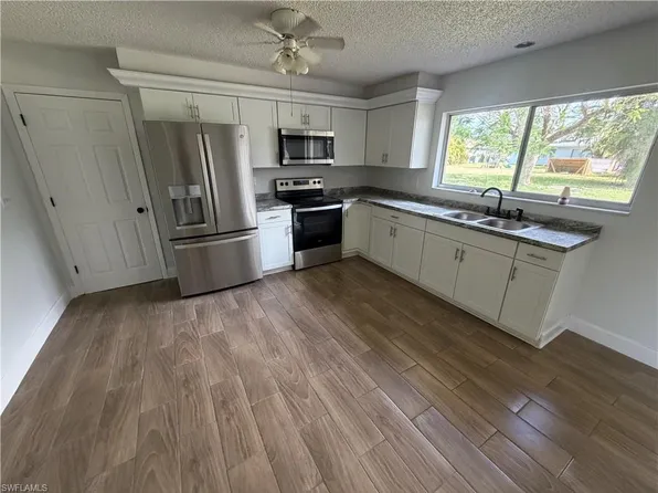 937 SW 52nd St, Cape Coral, FL 33914