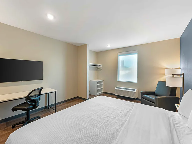 Studio Suite - 1 Queen Bed