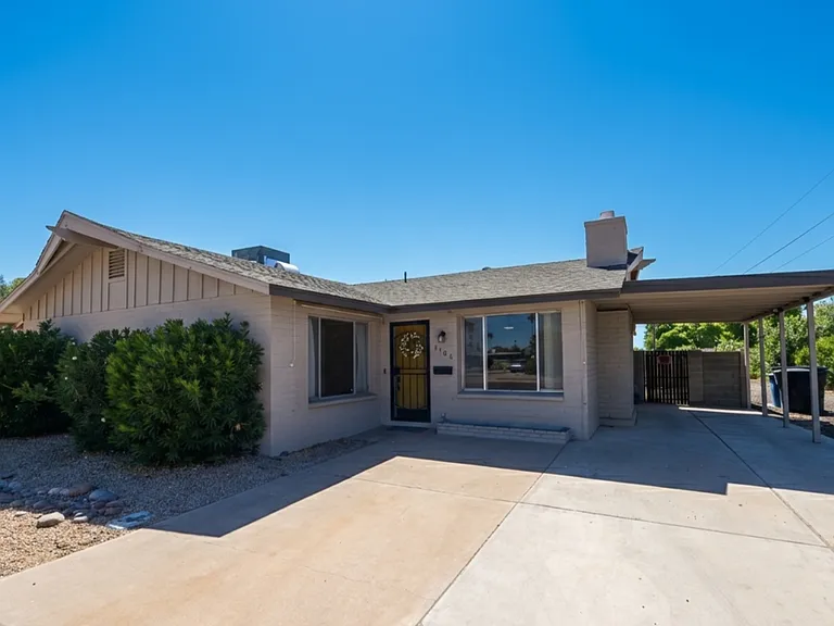 3106 S Los Feliz Dr — Photo 2