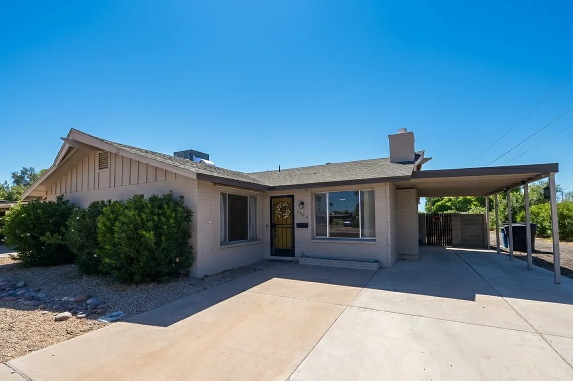 Building Photo - 3106 S Los Feliz Dr