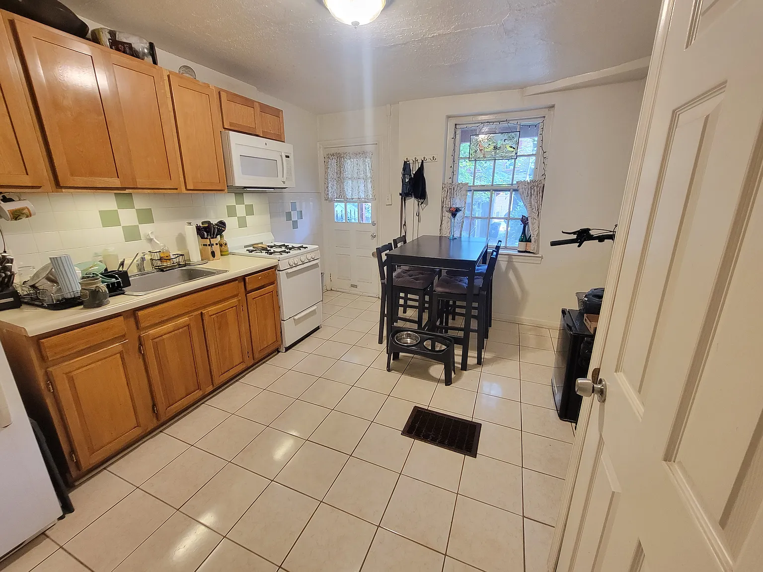 1 bed, 550 sqft, $1,300 — Photo 3
