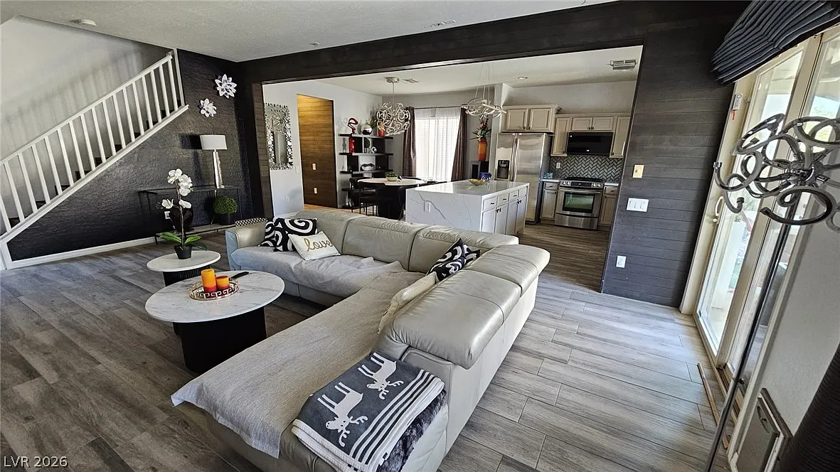 3 bed, 3.0 bath, 2091 sqft, $3,150 — Photo 3