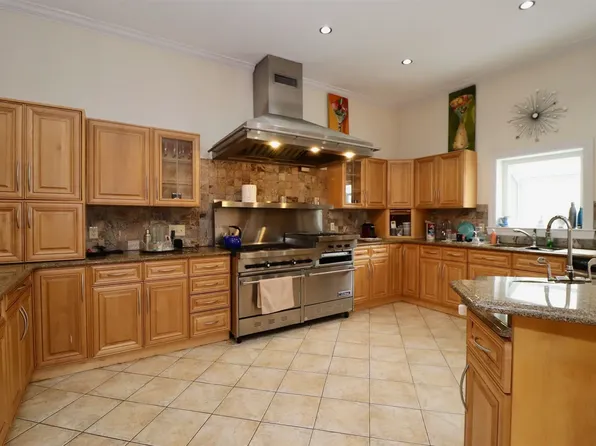 1005 Central Avenue image 1 of 7