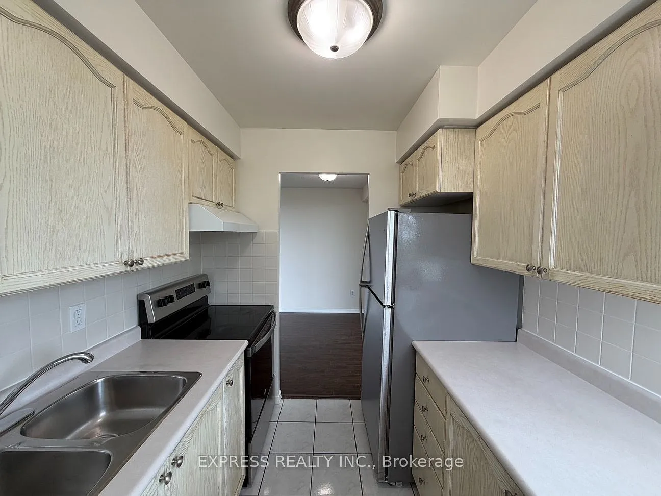 2 bed, $3,200 — Photo 2
