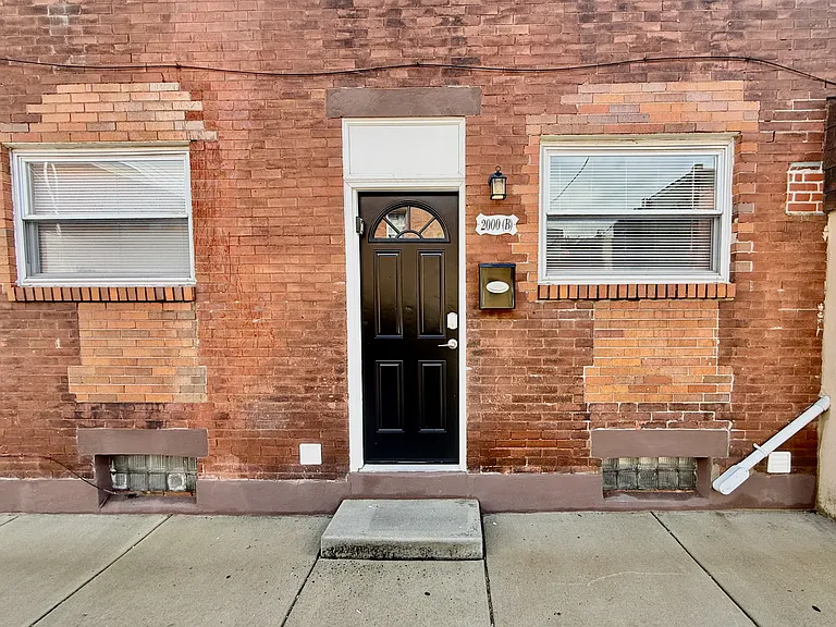 2000 S Chadwick St — Photo 2