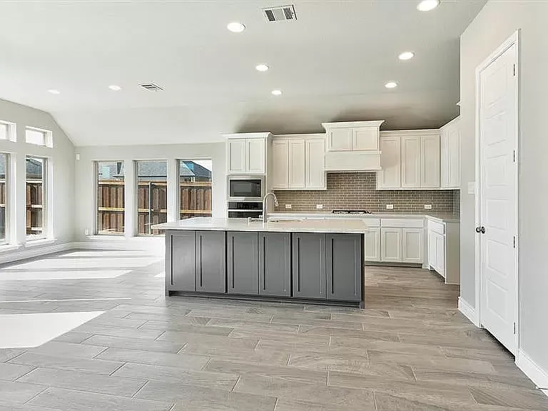 333 Cowling Dr — Photo 6