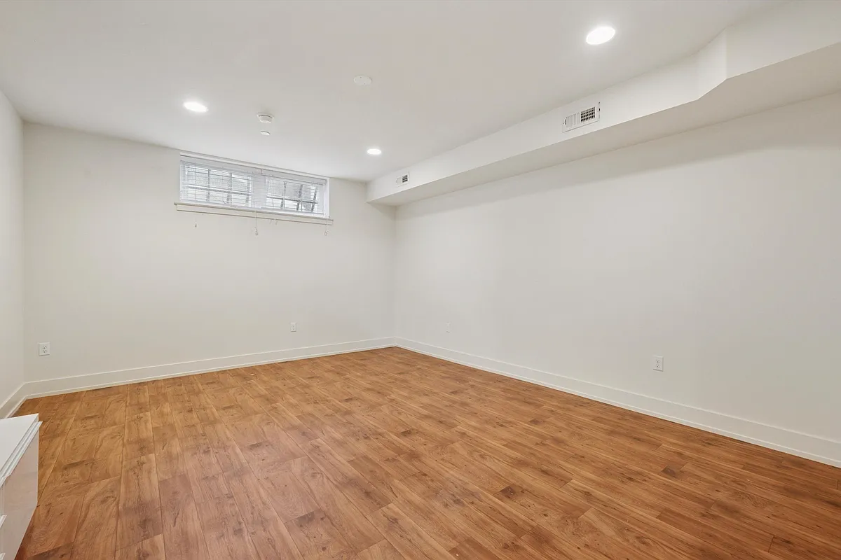 Building Photo - 1505 W Master St #1