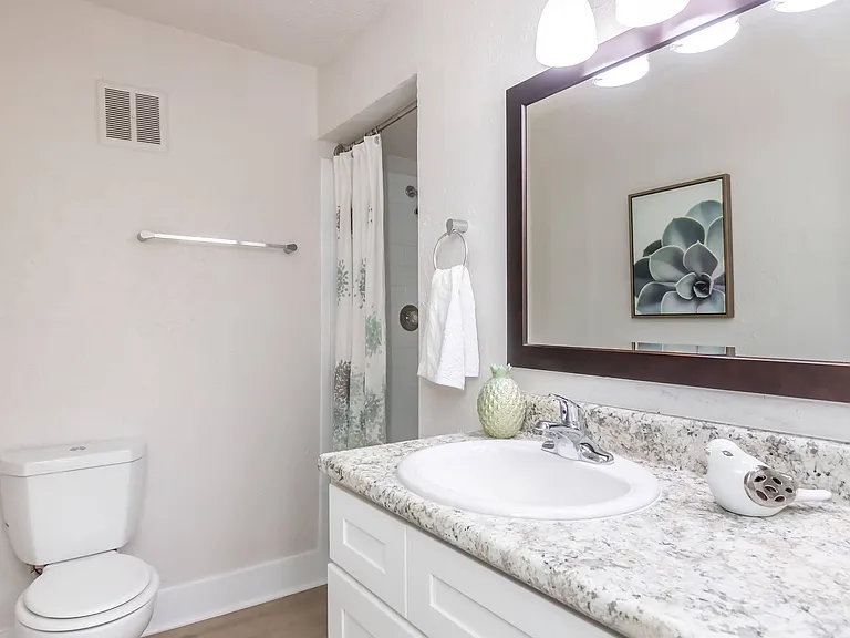 Nob Hill Apartment Homes — Photo 22