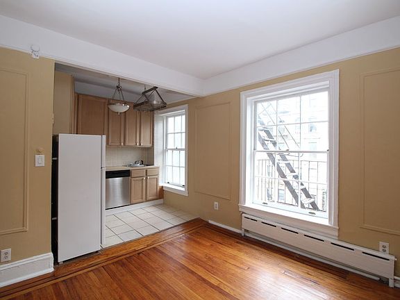 2nd image of 40 1/2 Saint Marks Pl APT 3