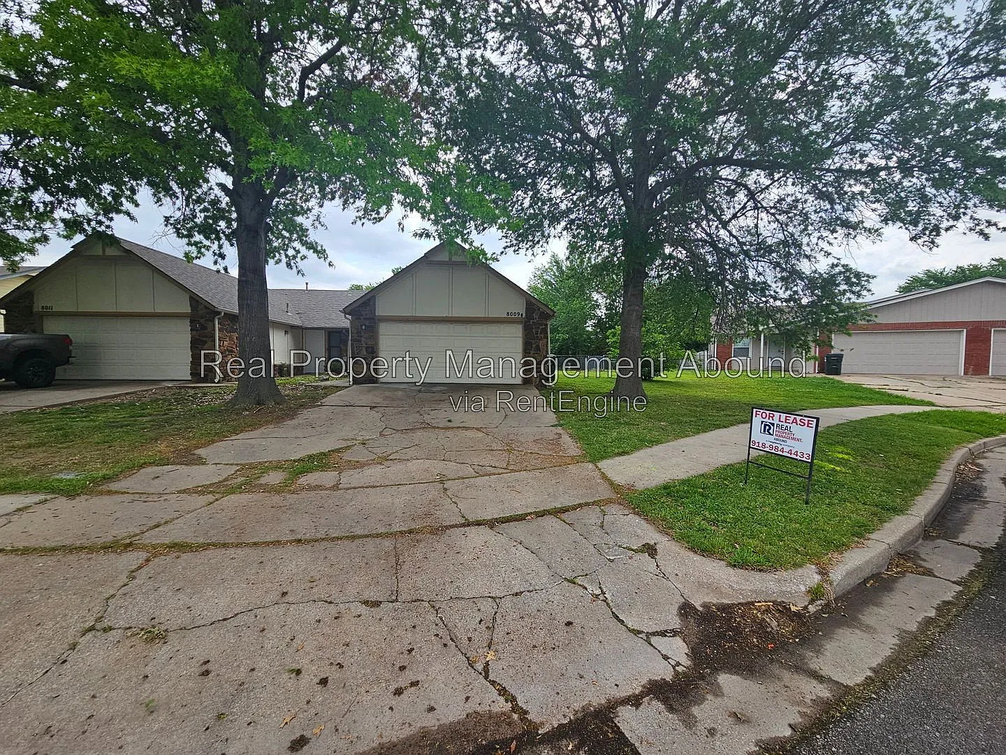 3 bed, 2.0 bath, 1320 sqft, $1,300 — Photo 2