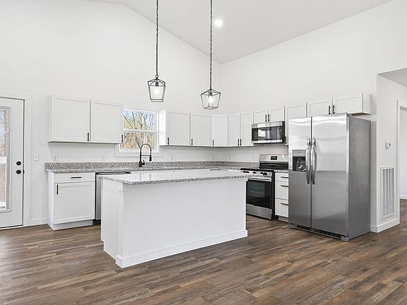 3rd image of 158 Sky View Meadow Dr