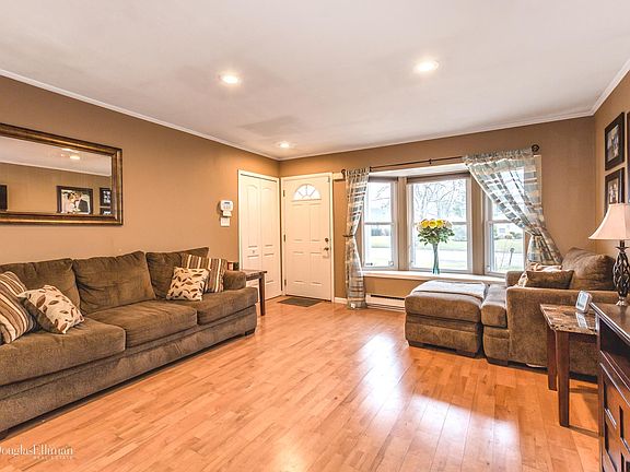 4th image of 90 Sequoia Dr