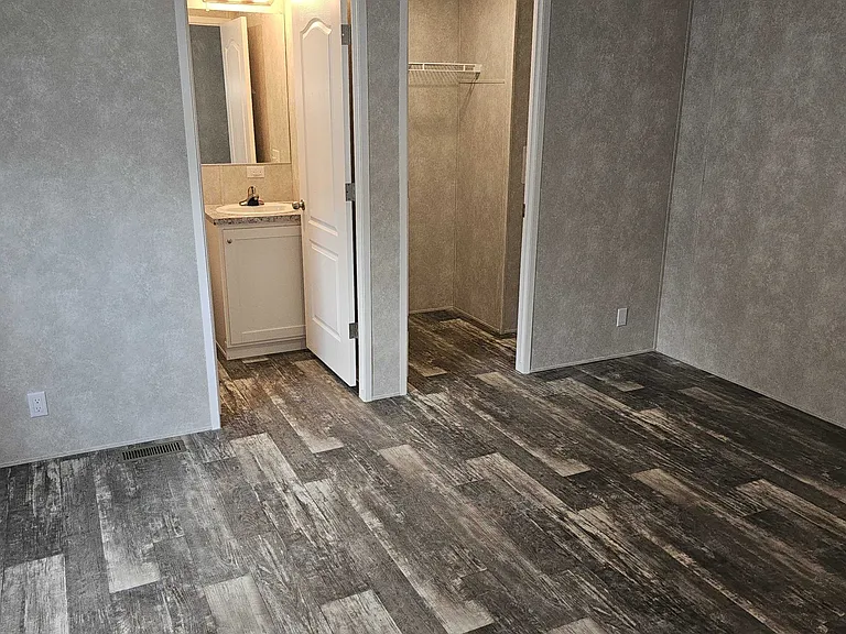2300 Lafayette Ave #6 — Photo 15