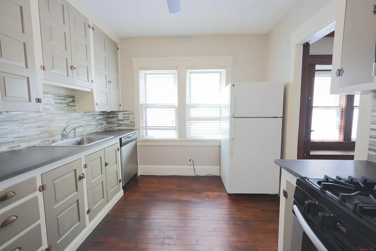 Building Photo - 2541 Kendall Rd #1